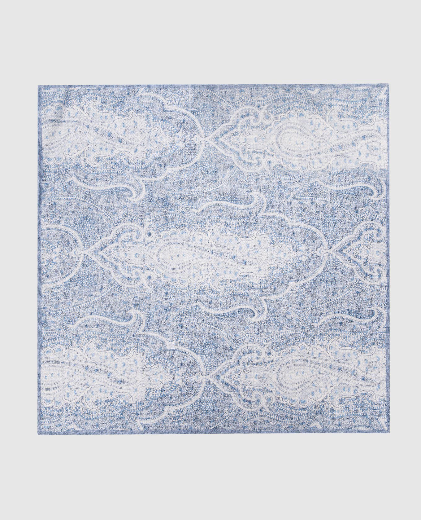 Blue double-sided pache silk scarf with a paisley pattern Brunello Cucinelli
Blue double-sided pache silk scarf with a paisley pattern Brunello Cucinelli