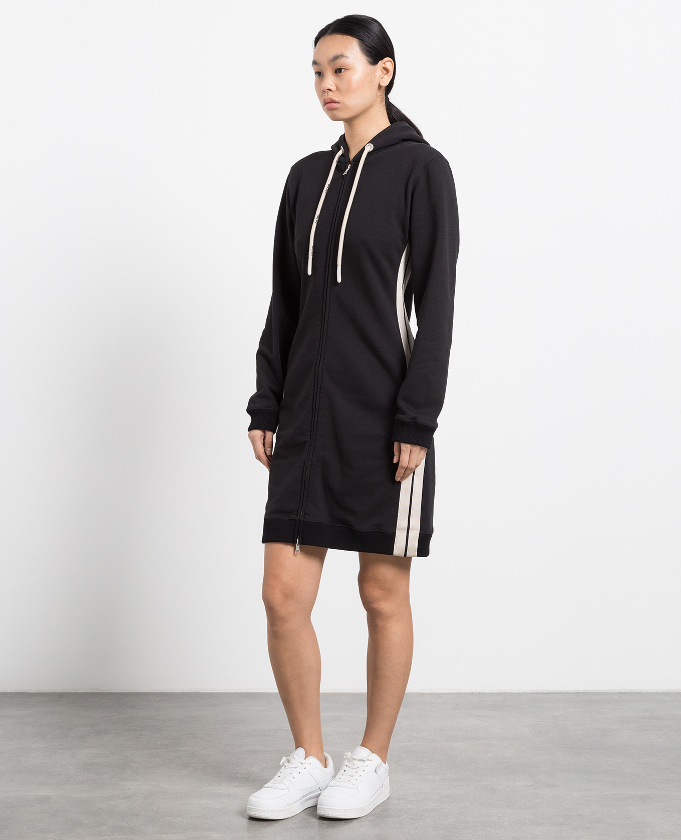 Black dress with contrasting trim Palm Angels
Black dress with contrasting trim Palm Angels