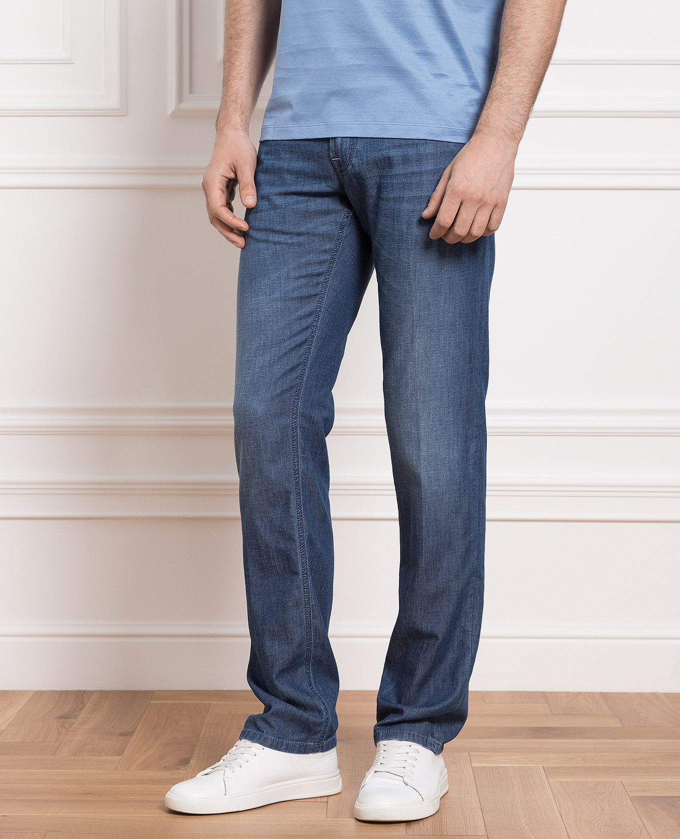 Blue jeans with a distressed effect Stefano Ricci
Blue jeans with a distressed effect Stefano Ricci