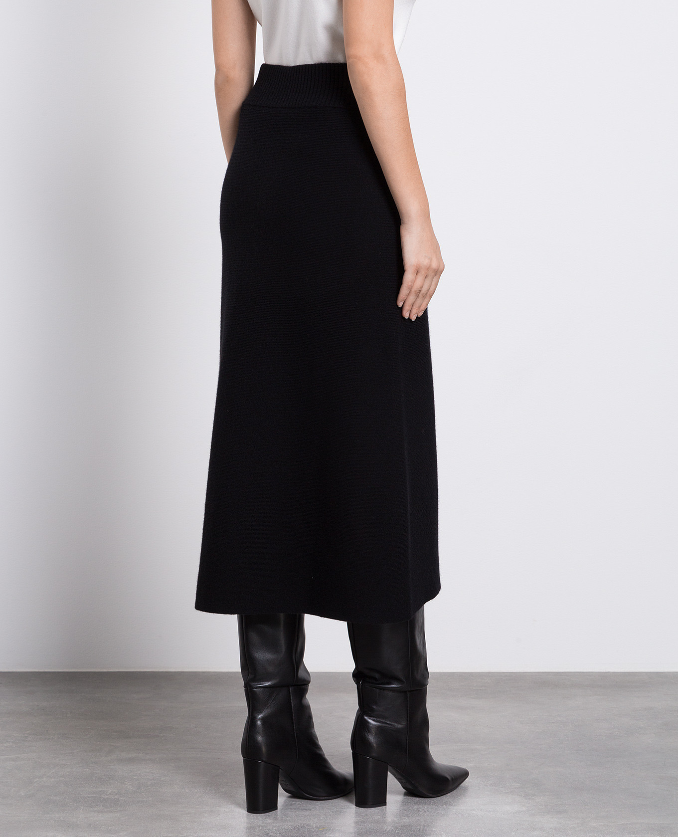 Black logo cashmere midi skirt Agnona 4