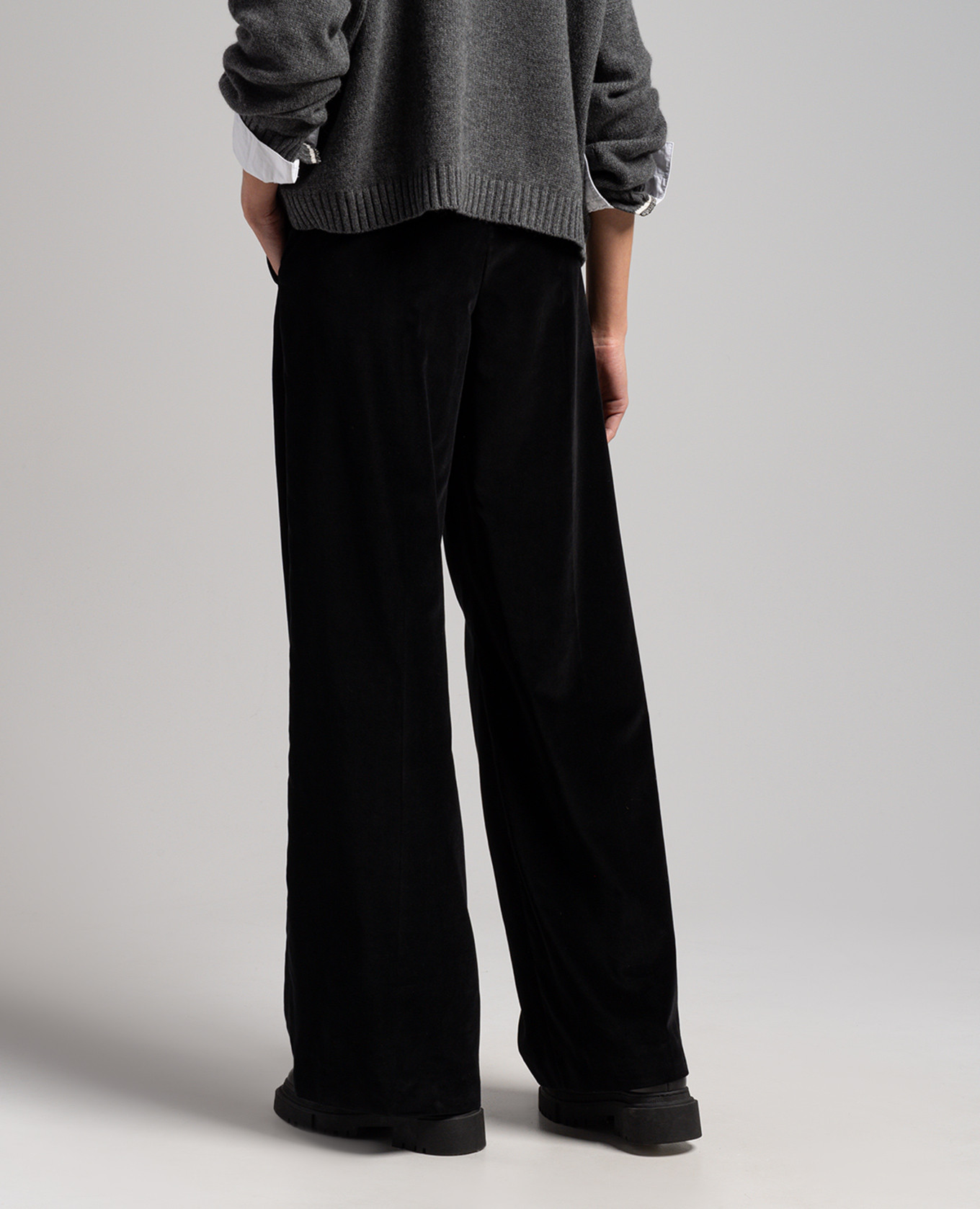 

Black velvet pants with monil chain Brunello Cucinelli