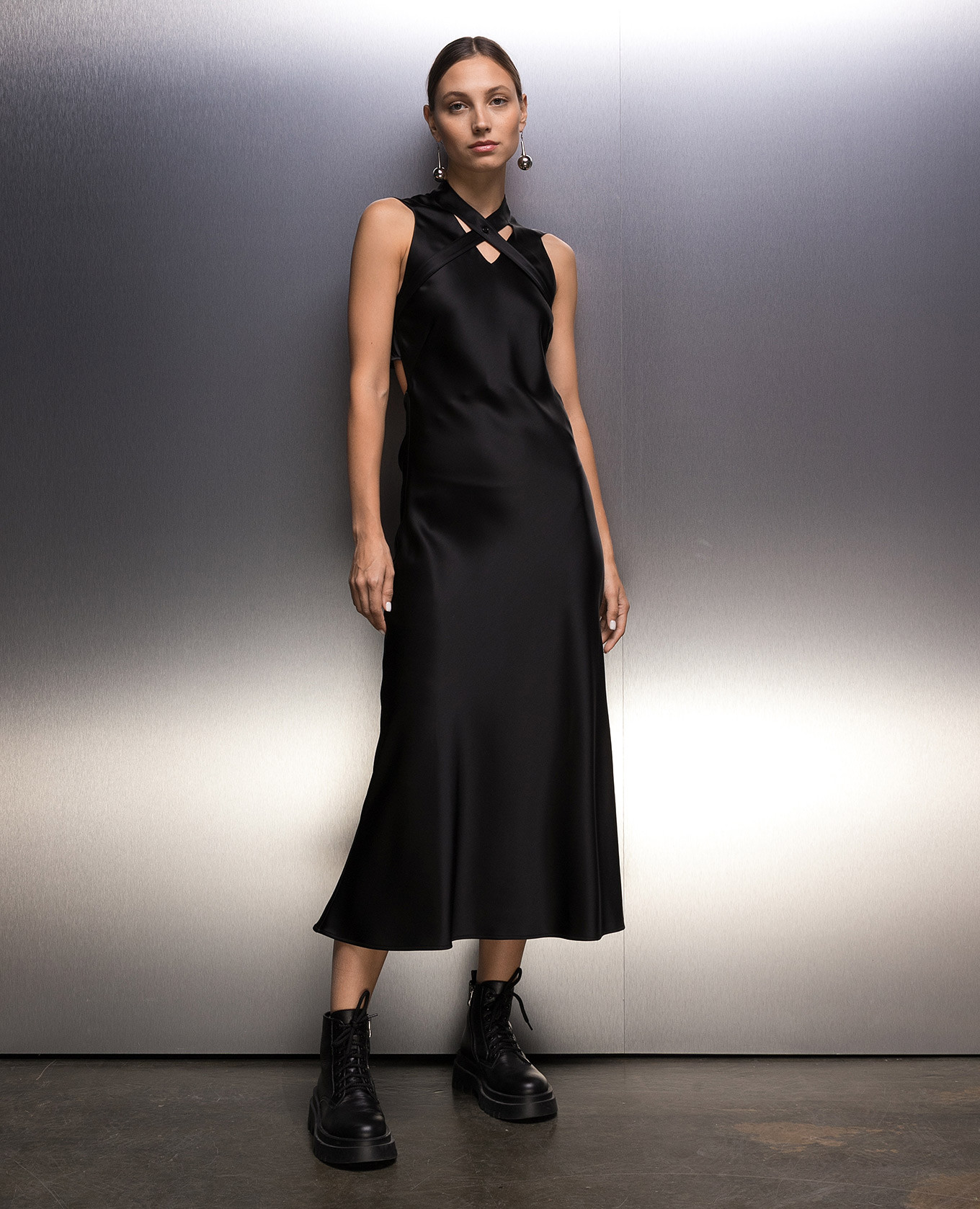 

Black midi dress with open back and straps Off-White