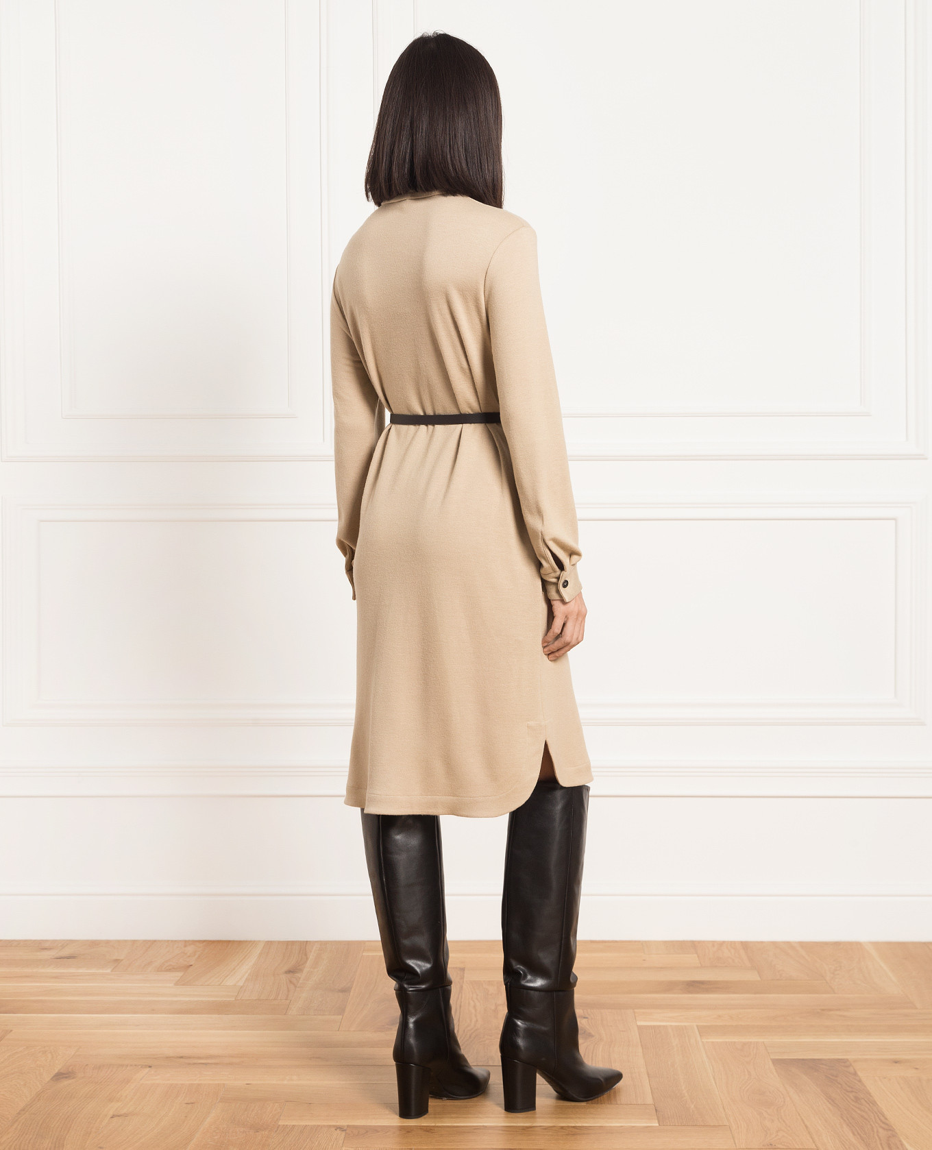 

Beige dress with monil chain Peserico