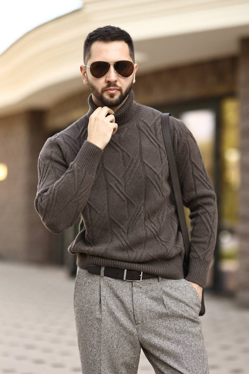 

Brown sweater made of cashmere in a textured pattern Cashmere&Whiskey