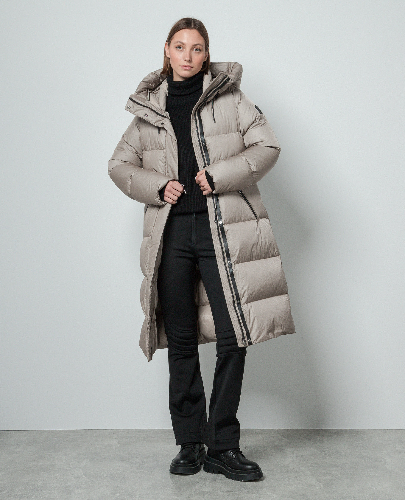 

Brown Ishani Down Jacket With Logo Emblem Mackage, Beige