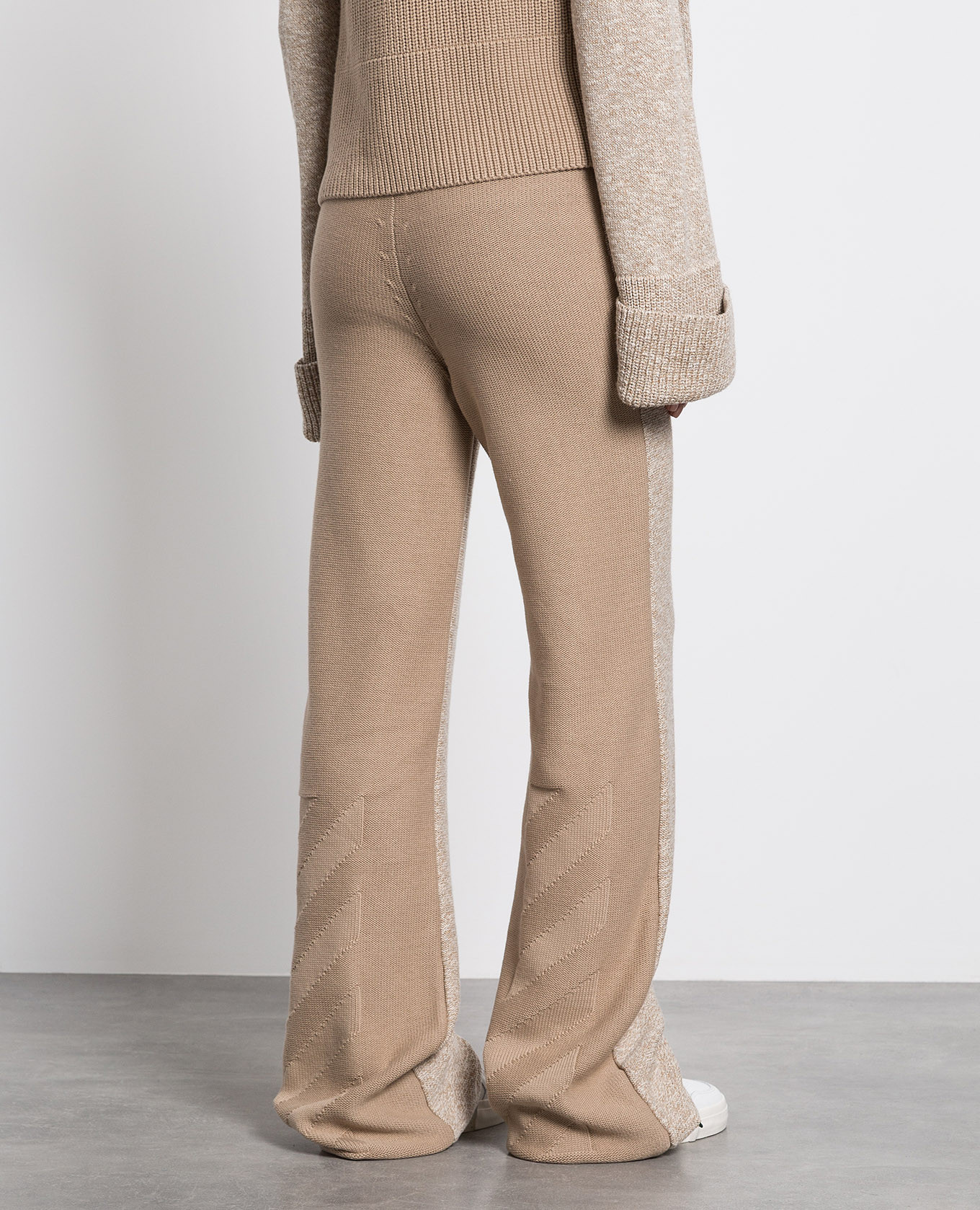 Beige high-rise trousers with textured logo Off-White 4