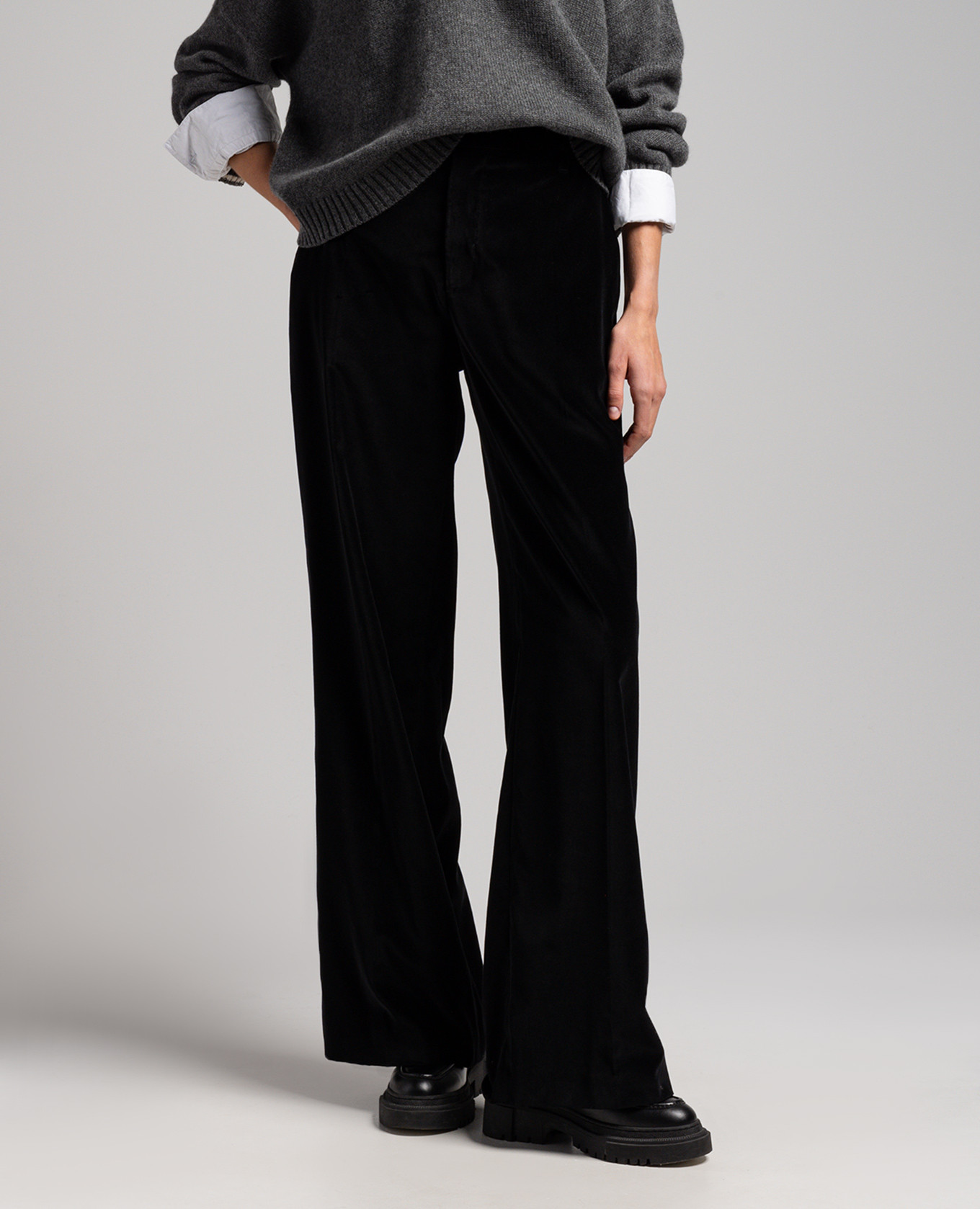 

Black velvet pants with monil chain Brunello Cucinelli