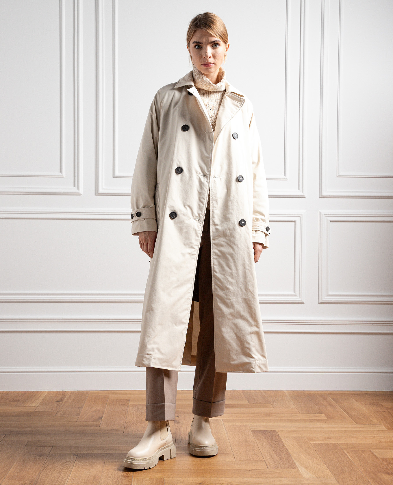 

Beige trench coat with monil chain Peserico