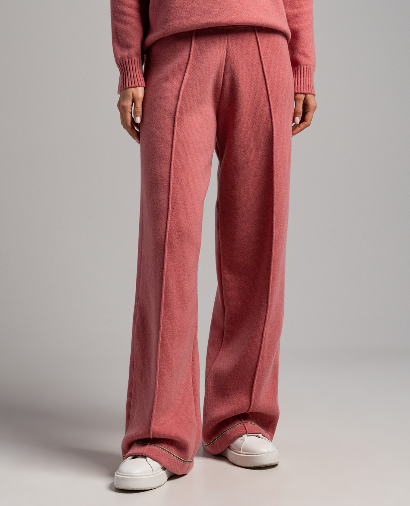 Pink cashmere pants with monil chain Rindi 3