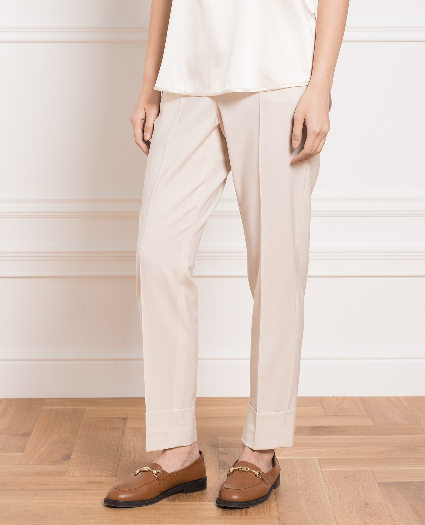

Beige wool pants with lapels Peserico