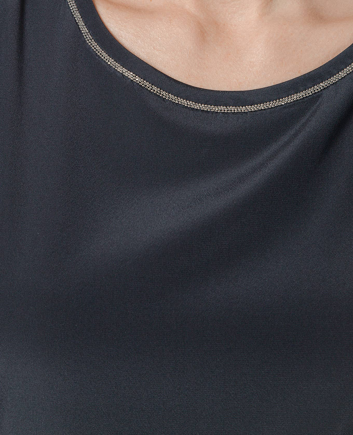 

Blue silk top with monil chain Peserico