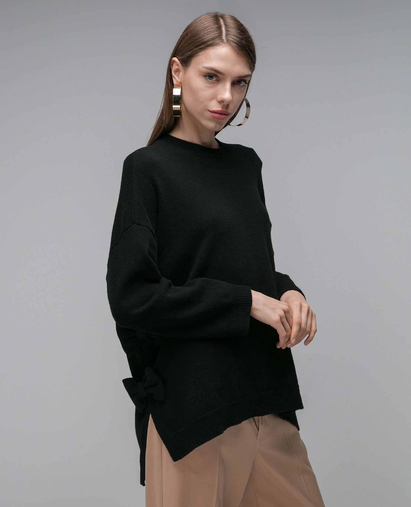 Black wool sweater with bows Valentino 3