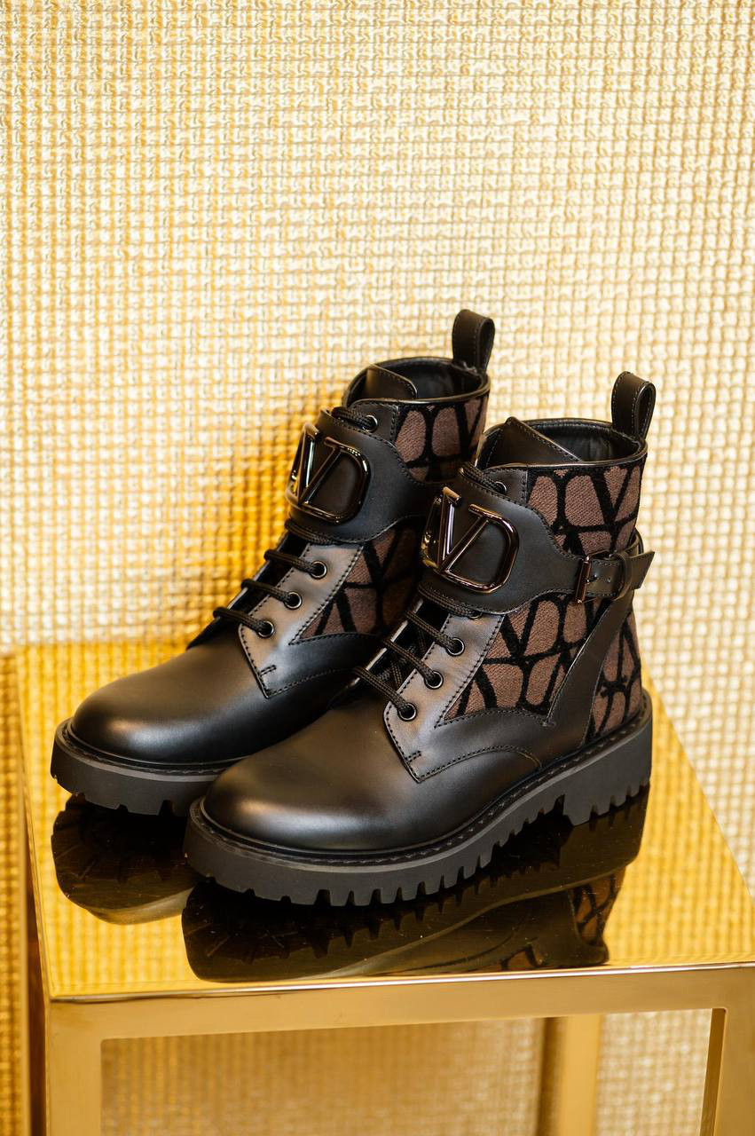 

Vlogo Signature Black Combination Boots Valentino