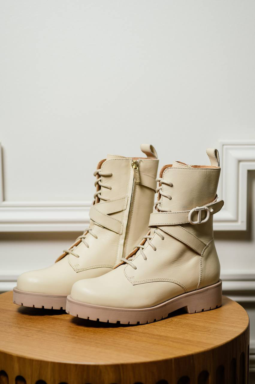 

Beige leather boots with logo Twinset