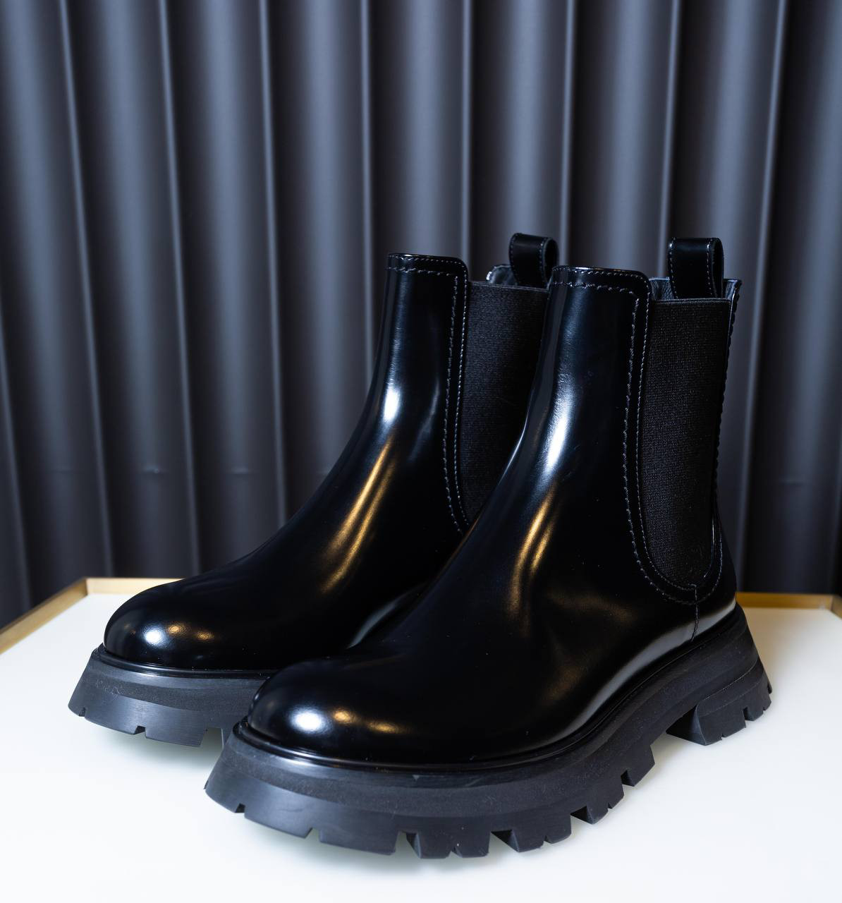 

Black leather Chelsea boots Alexander McQueen