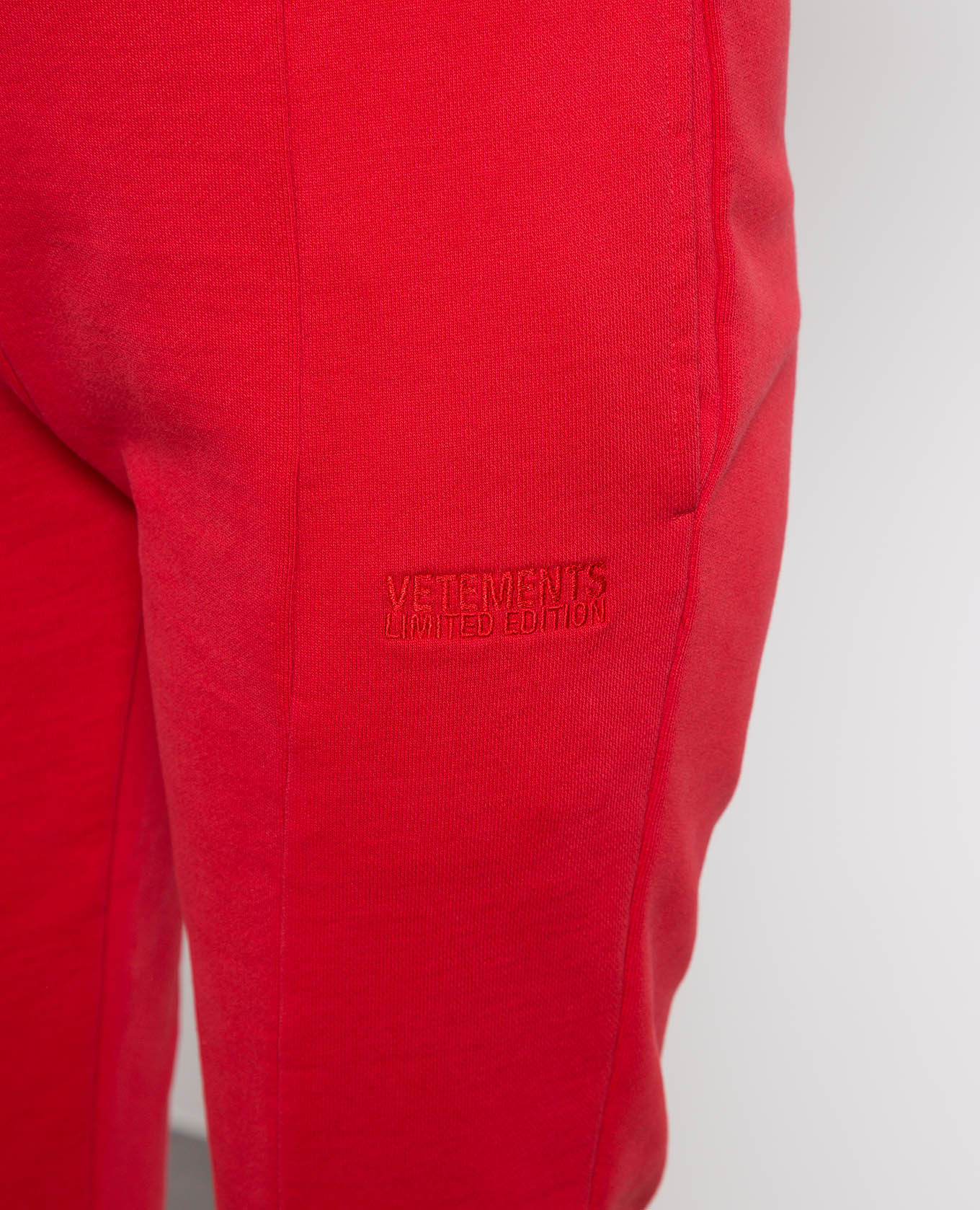 Red joggers with logo embroidery Vetements 5
