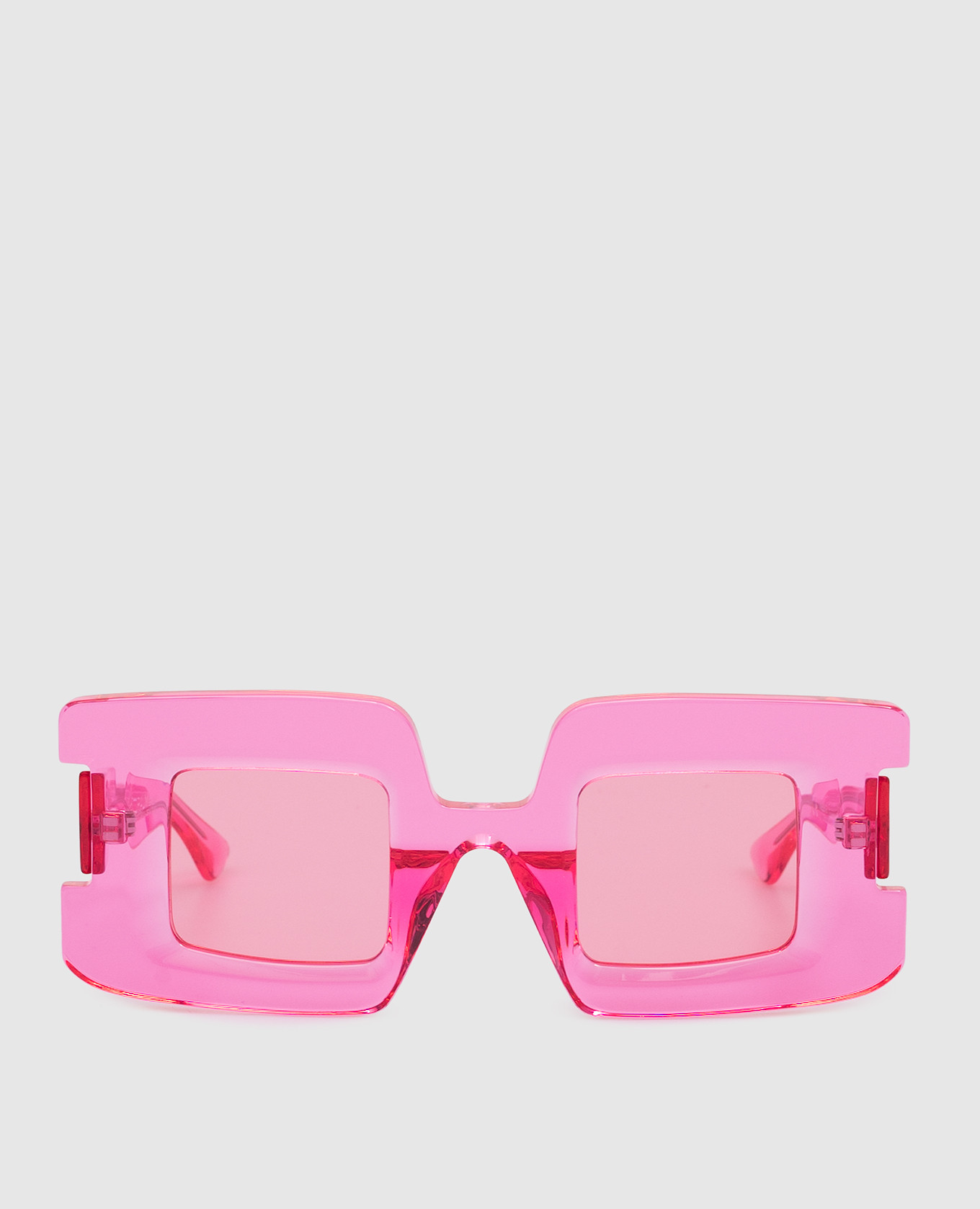 

Pink sunglasses R3 Kuboraum
