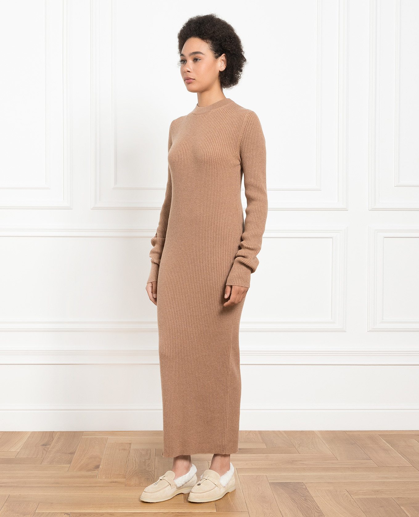 

Brown cashmere dress with a scar Babe Pay Pls