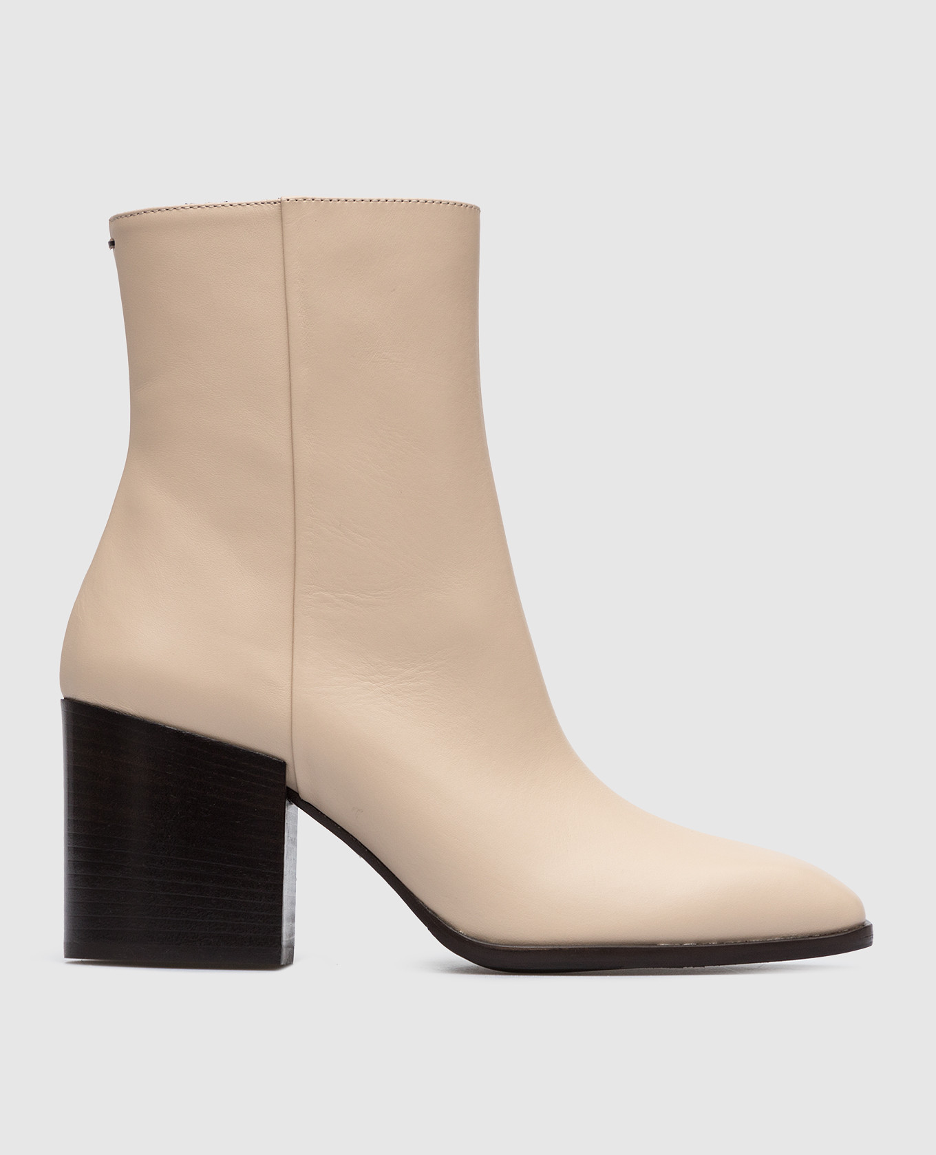 

Light beige leather ankle boots Peserico