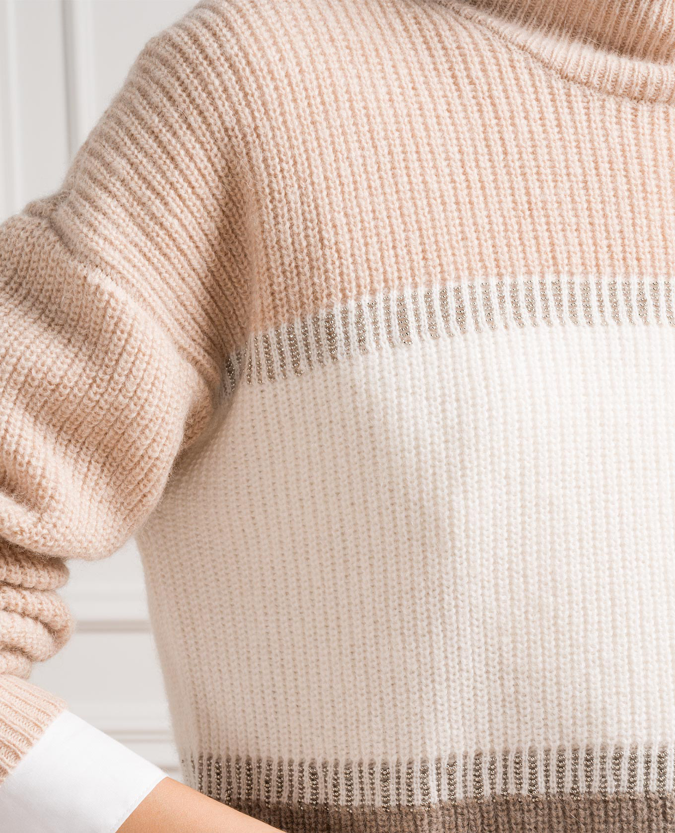

Beige wool, silk and cashmere sweater with monil chain Peserico
