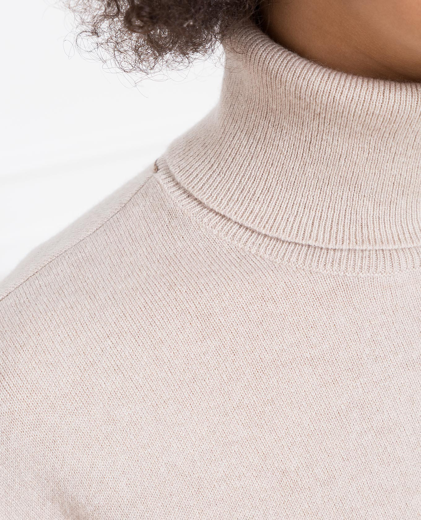 

Beige cashmere turtleneck with monil chain Brunello Cucinelli