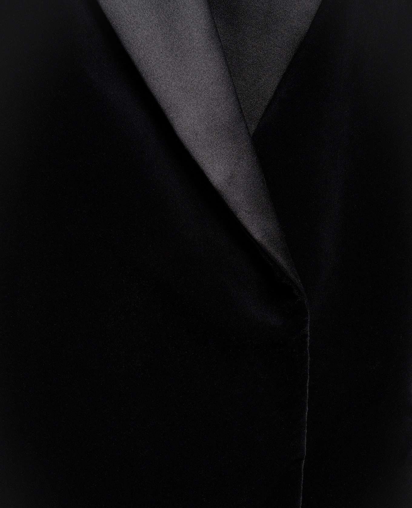 

Black velvet jacket with monil chain Brunello Cucinelli