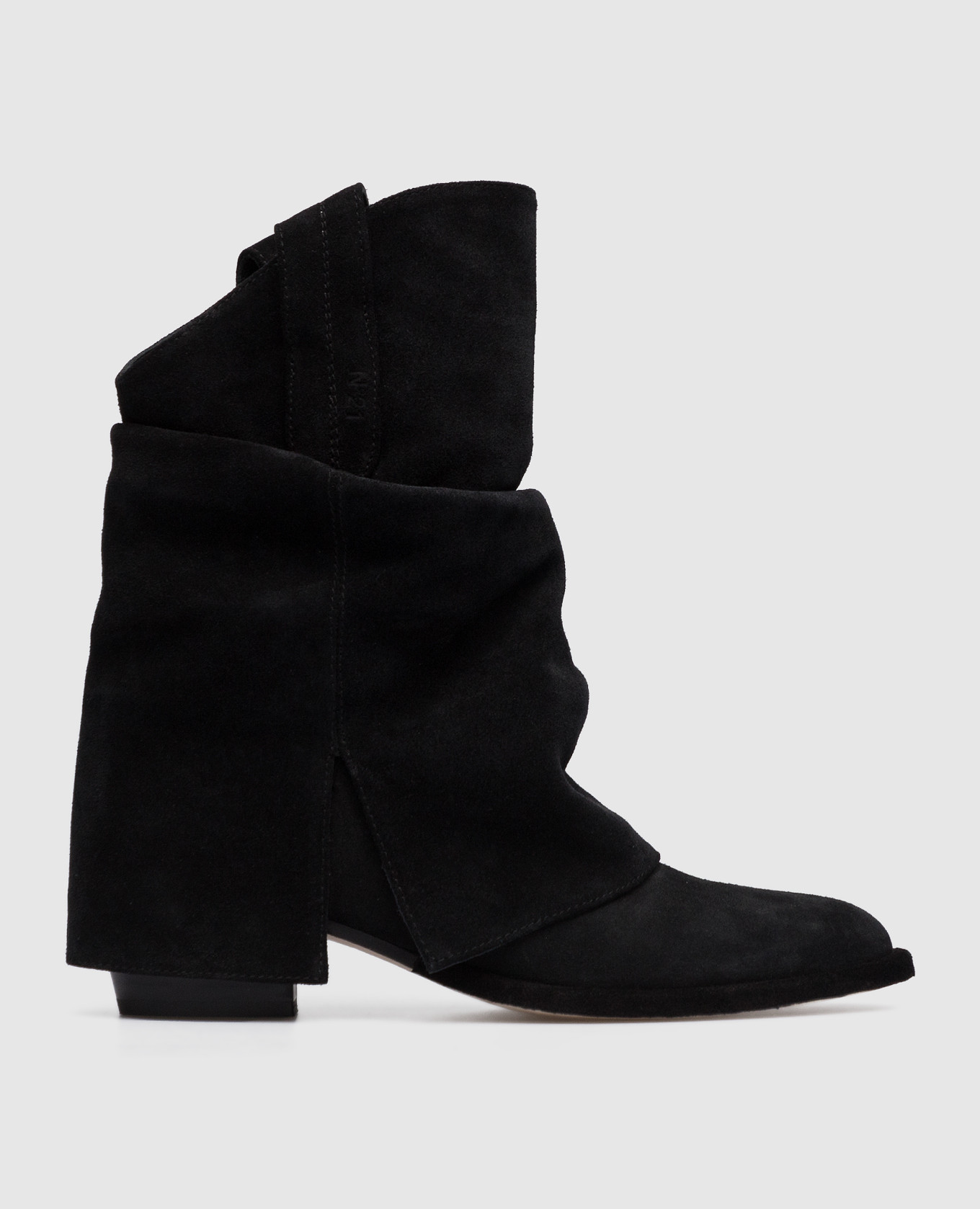 

Black suede Cossacks N21