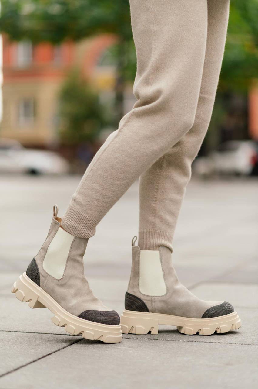 Gray suede chelsea boots with monil chain Babe Pay Pls 6