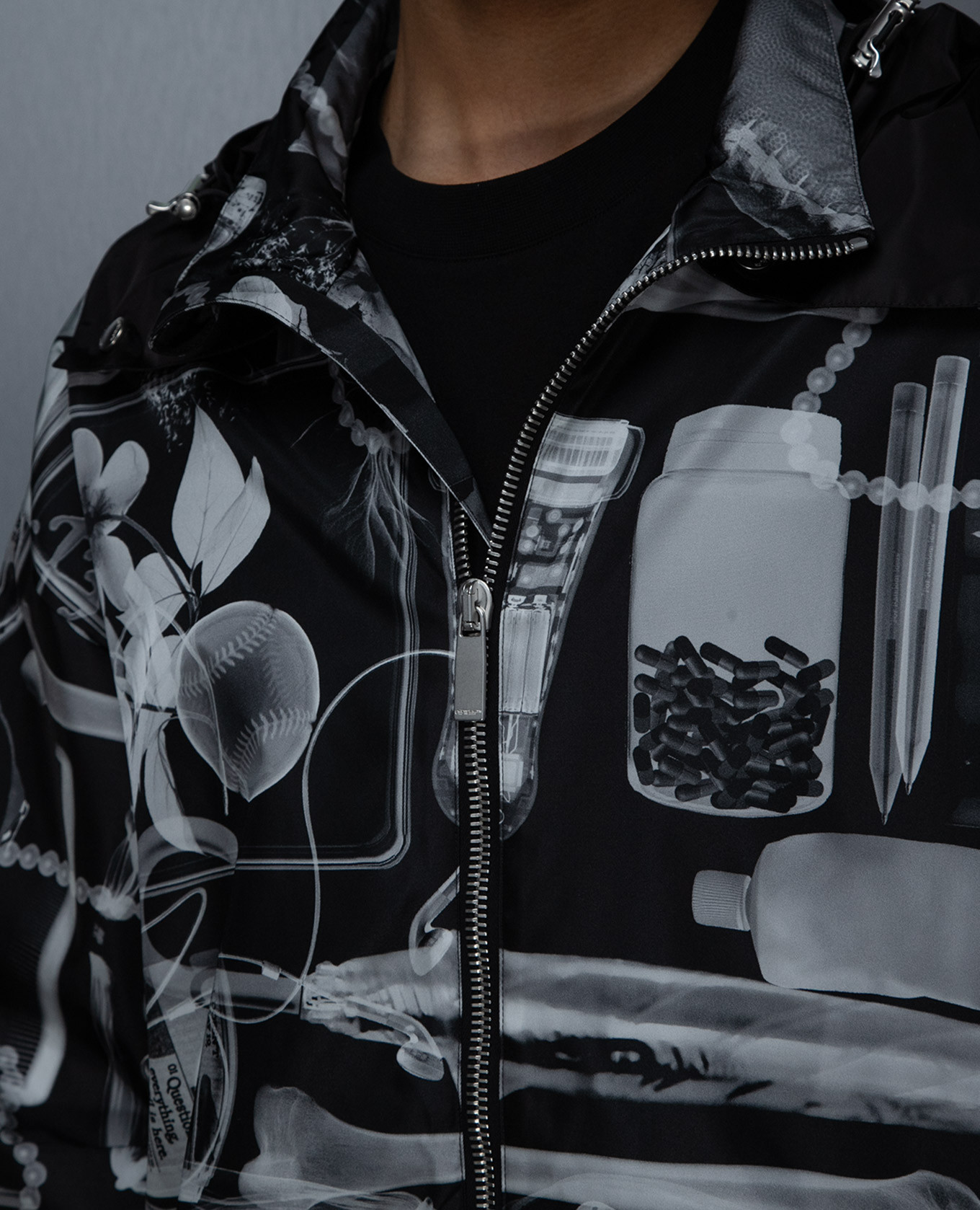 

Black windbreaker in a print in the form of an X-ray Off-White