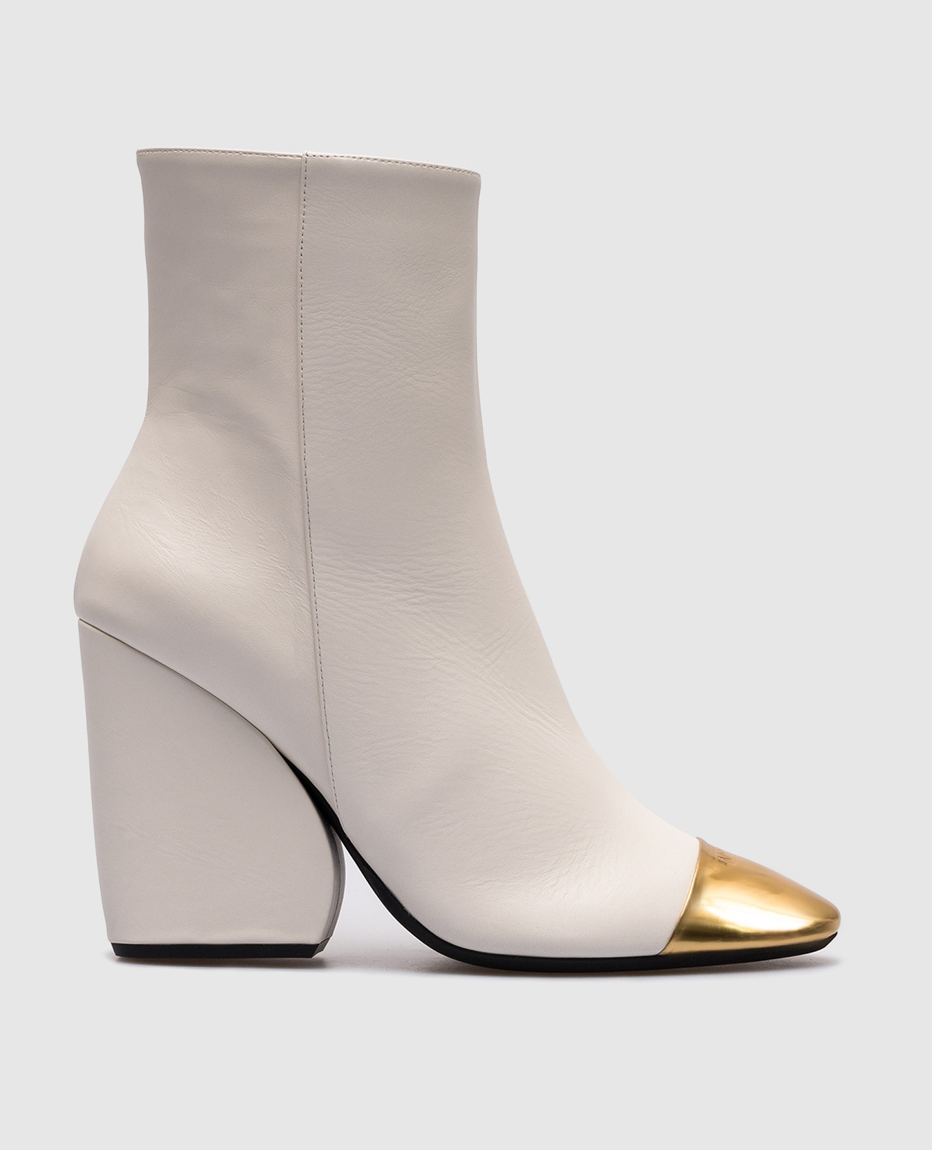 

White leather ankle boots with logo N21