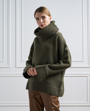 Moncler Green wool sweater with a free cut 9F00015M1241