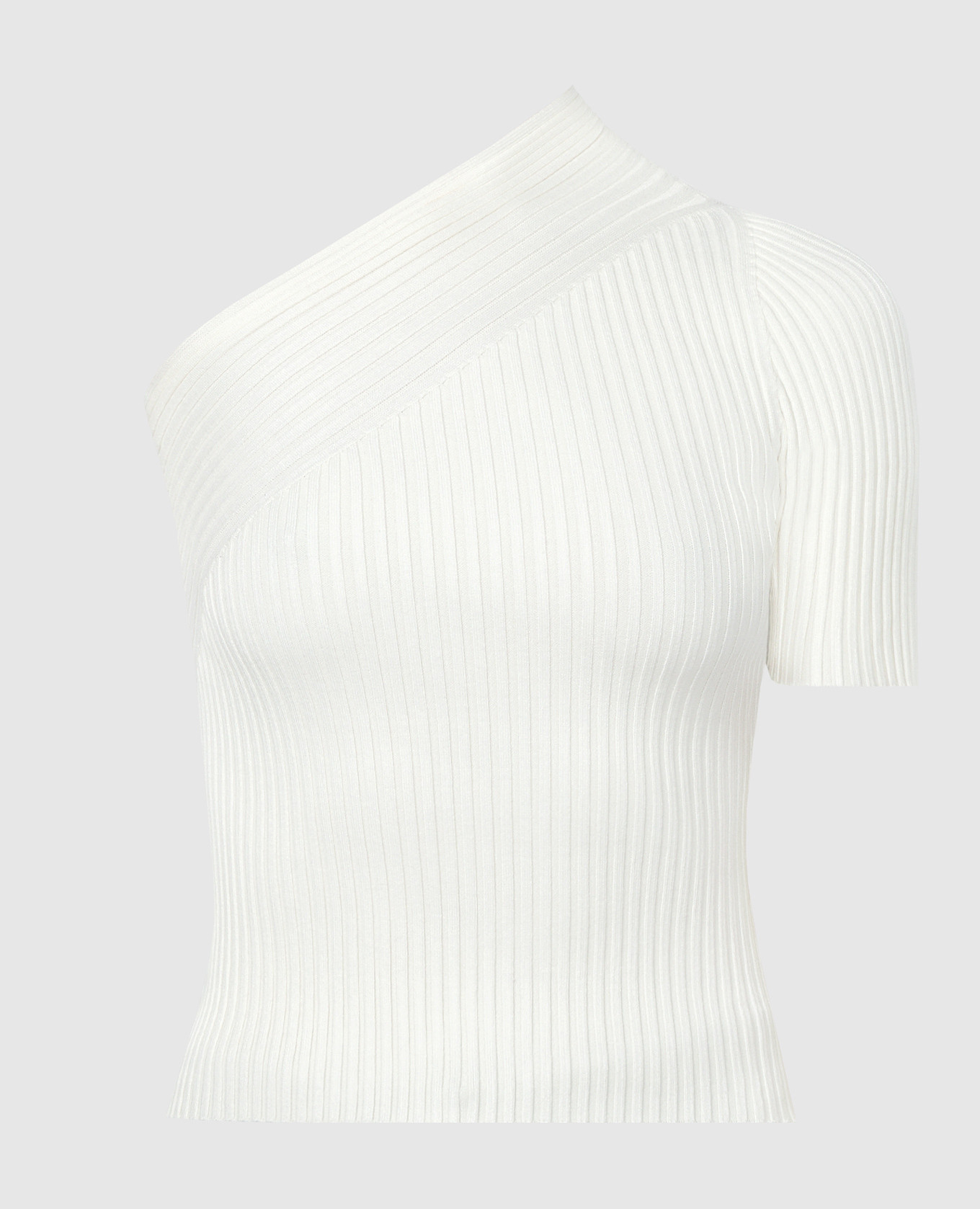 

White top ZERO with a scar on one shoulder AERON