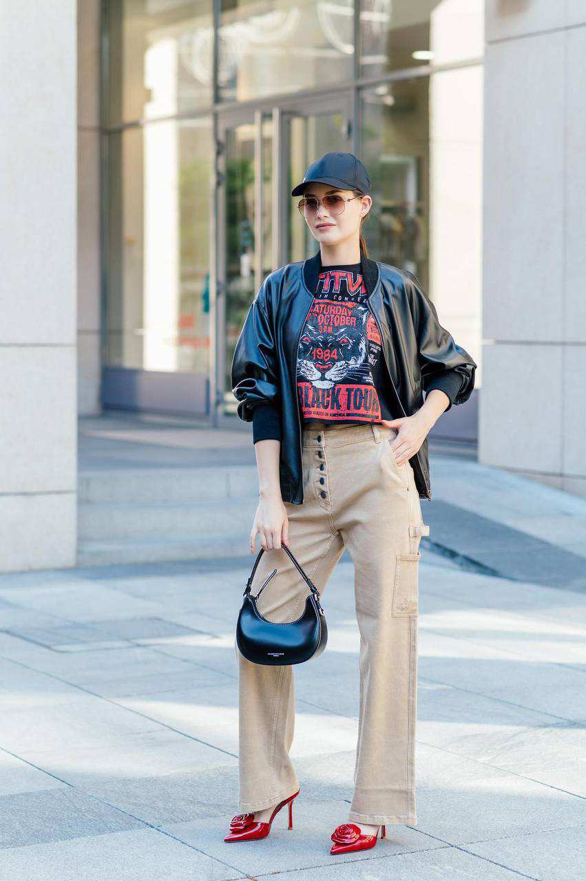 Beige cargo jeans with embroidery Twinset 6