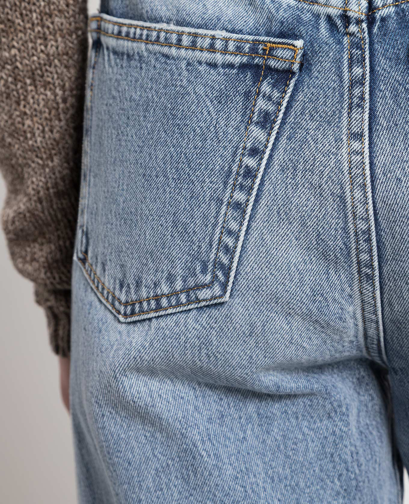 Blue jeans with a distressed effect Toteme 5