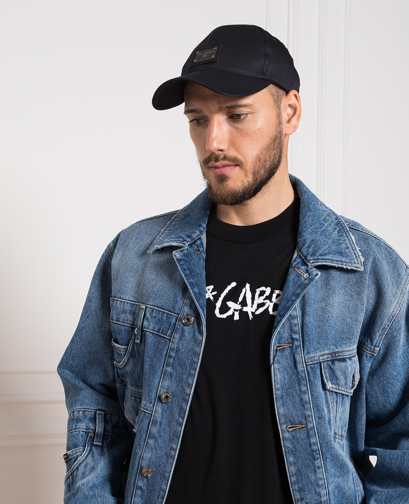 

Black cap with metal logo patch Dolce&Gabbana