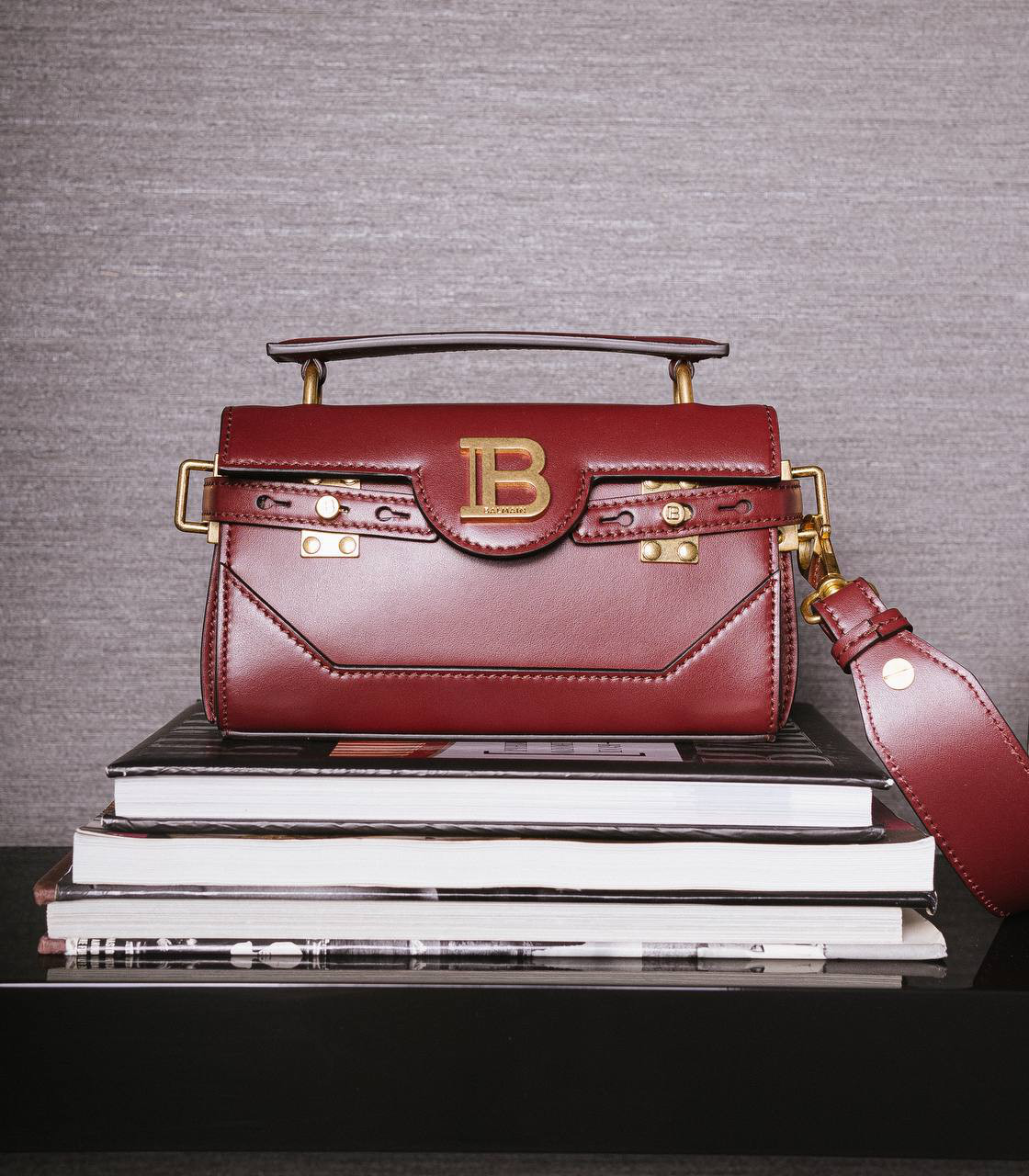 Balmain - B-Buzz 19 burgundy leather messenger bag