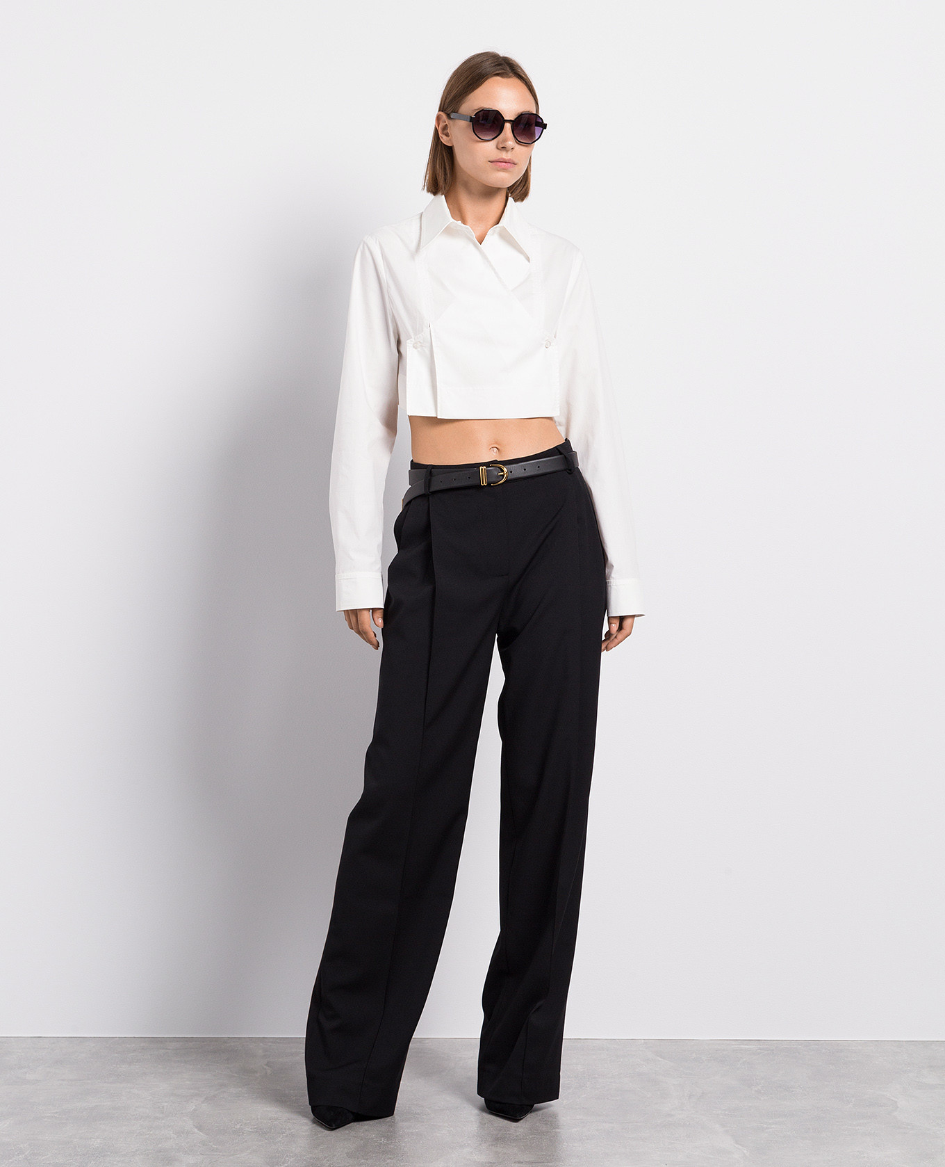 White blouse Materiel 2