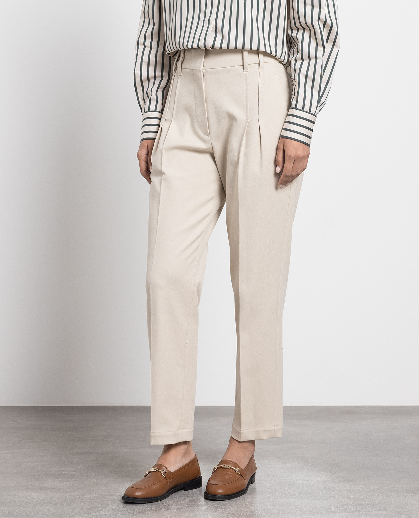 Beige pants with monil chain Brunello Cucinelli 3