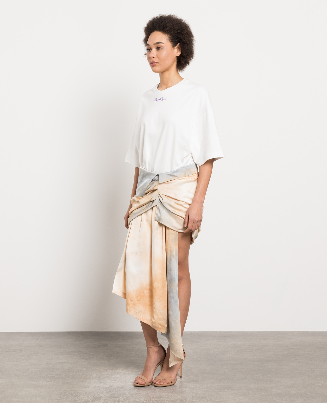 

Dress of asymmetric cut with a tie-dye effect Off-White