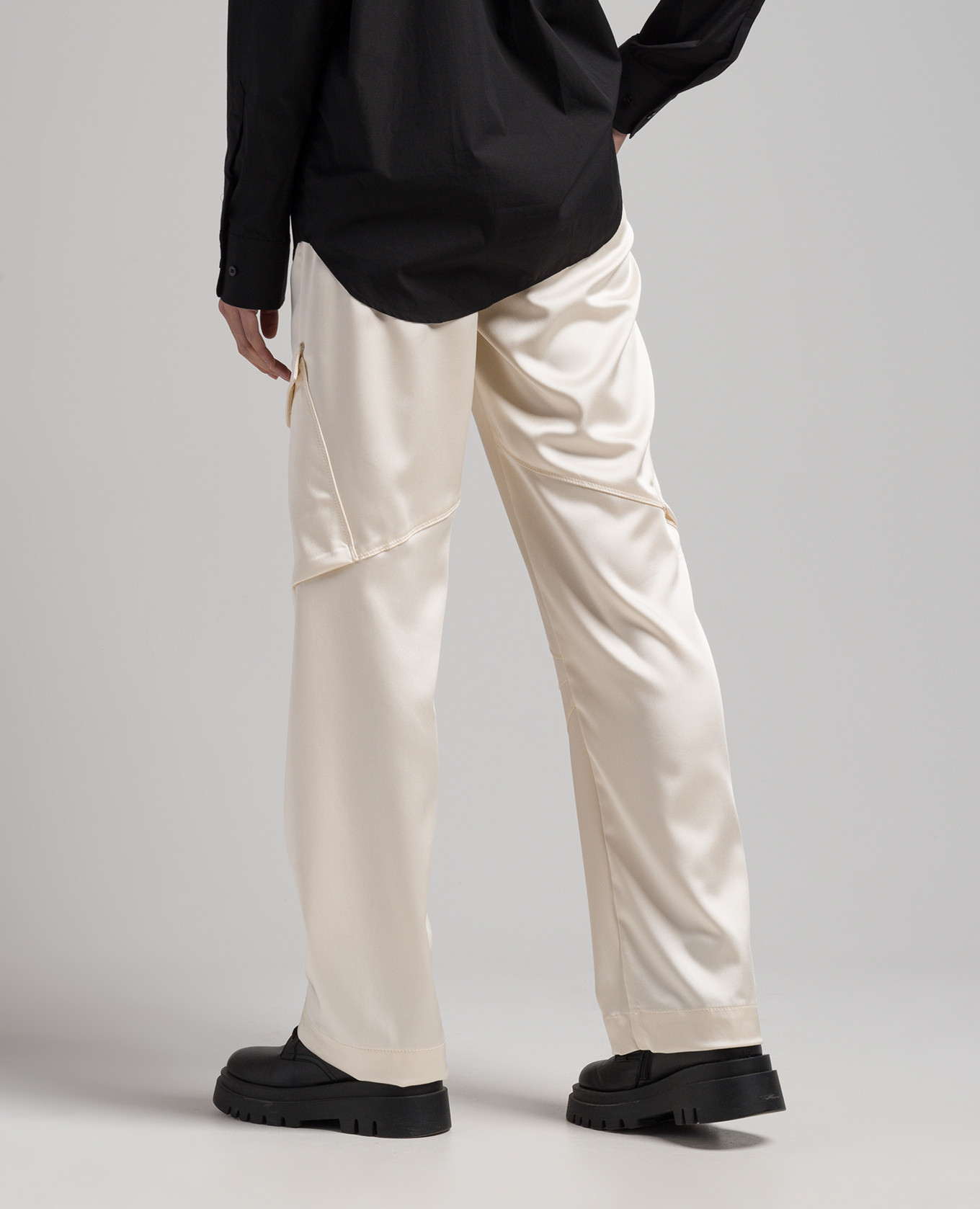 

Camila logo cargo pants in beige Dondup
