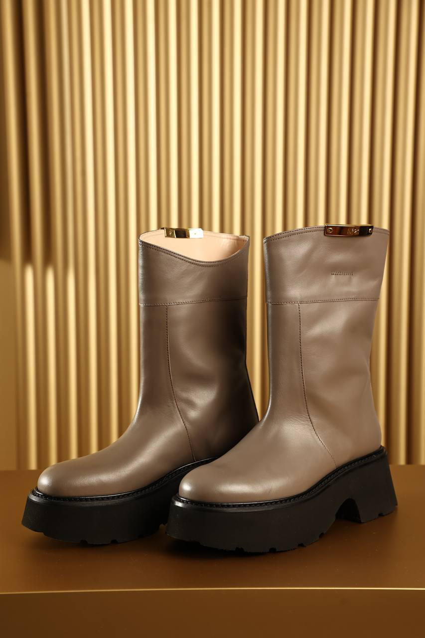 Brown leather boots N21 7