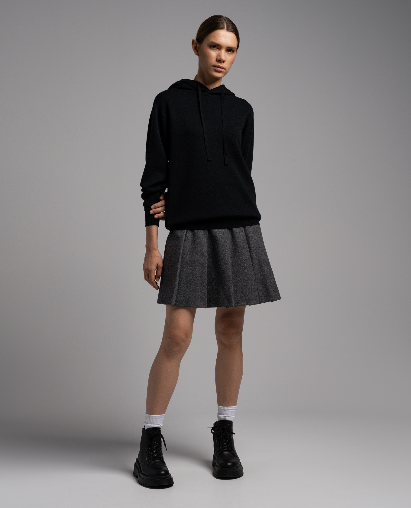 

Rae Black Wool Hoodie John Smedley