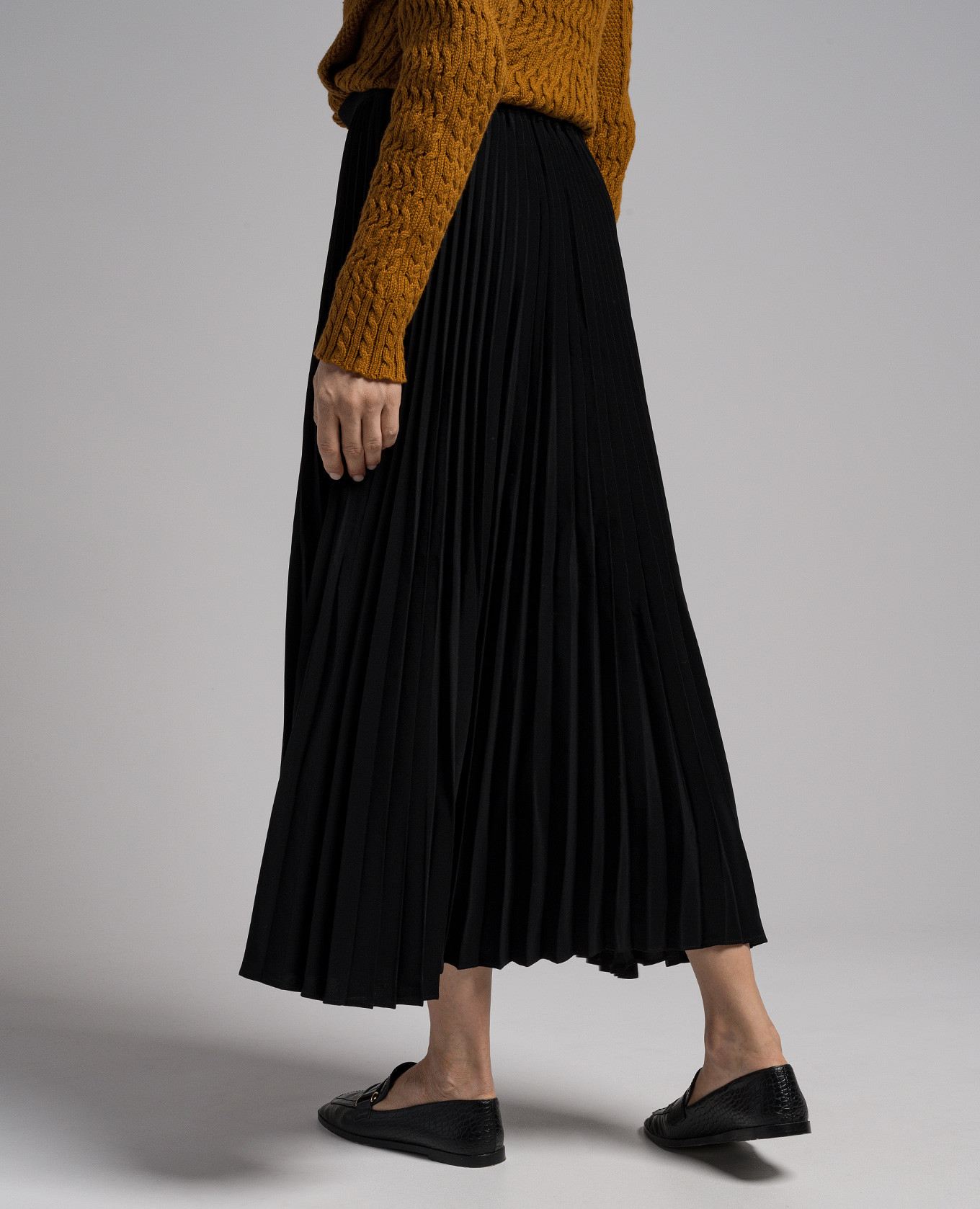 Black pleated skirt CO 4