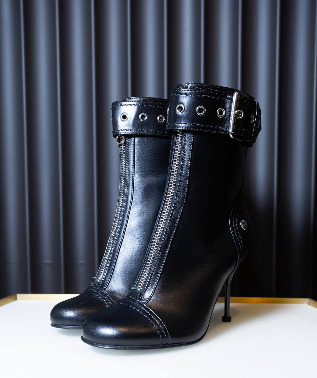 

Black leather ankle boots Alexander McQueen