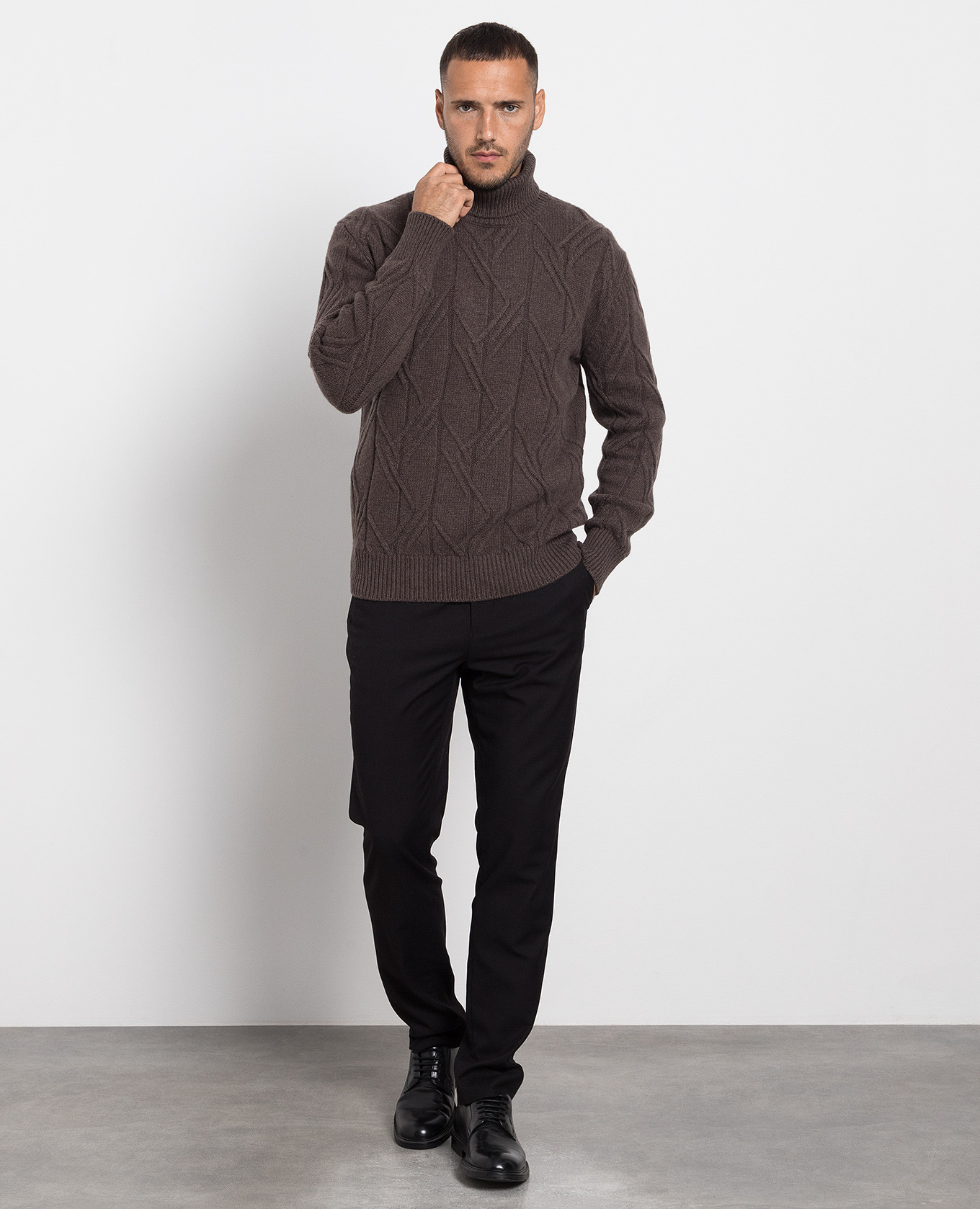 

Brown sweater made of cashmere in a textured pattern Cashmere&Whiskey