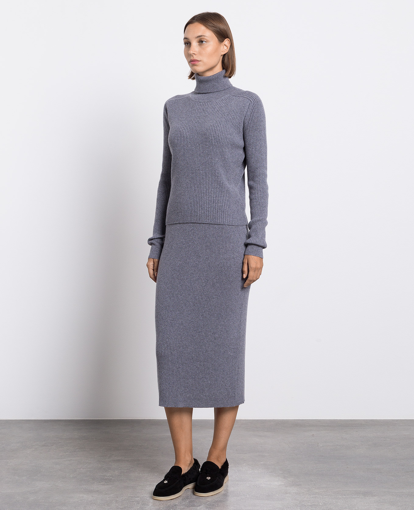 Gray cashmere sweater and skirt suit Babe Pay Pls 3