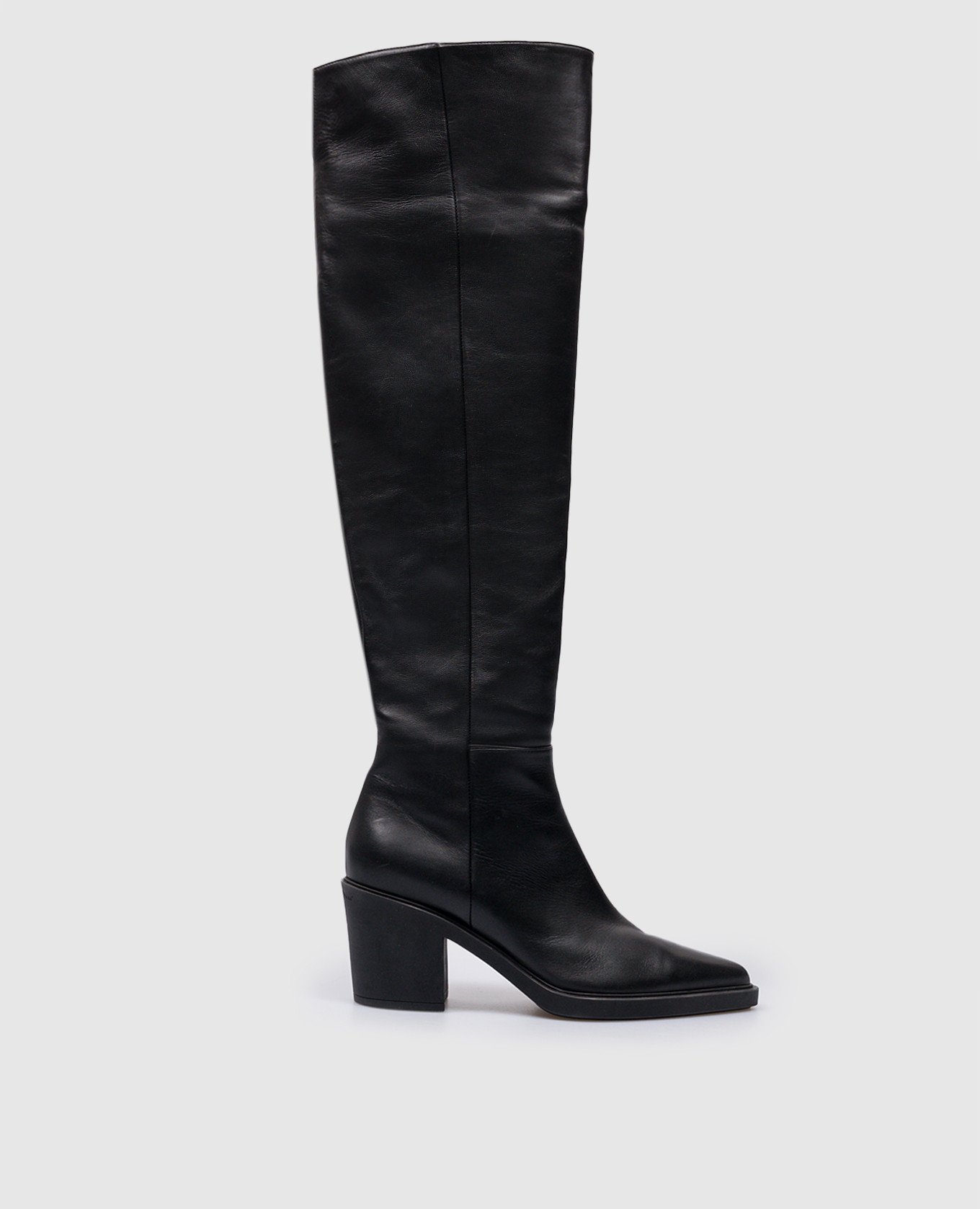 

Dylan Cuissard Logo Embossed Black Leather Boots Gianvito Rossi, Черный