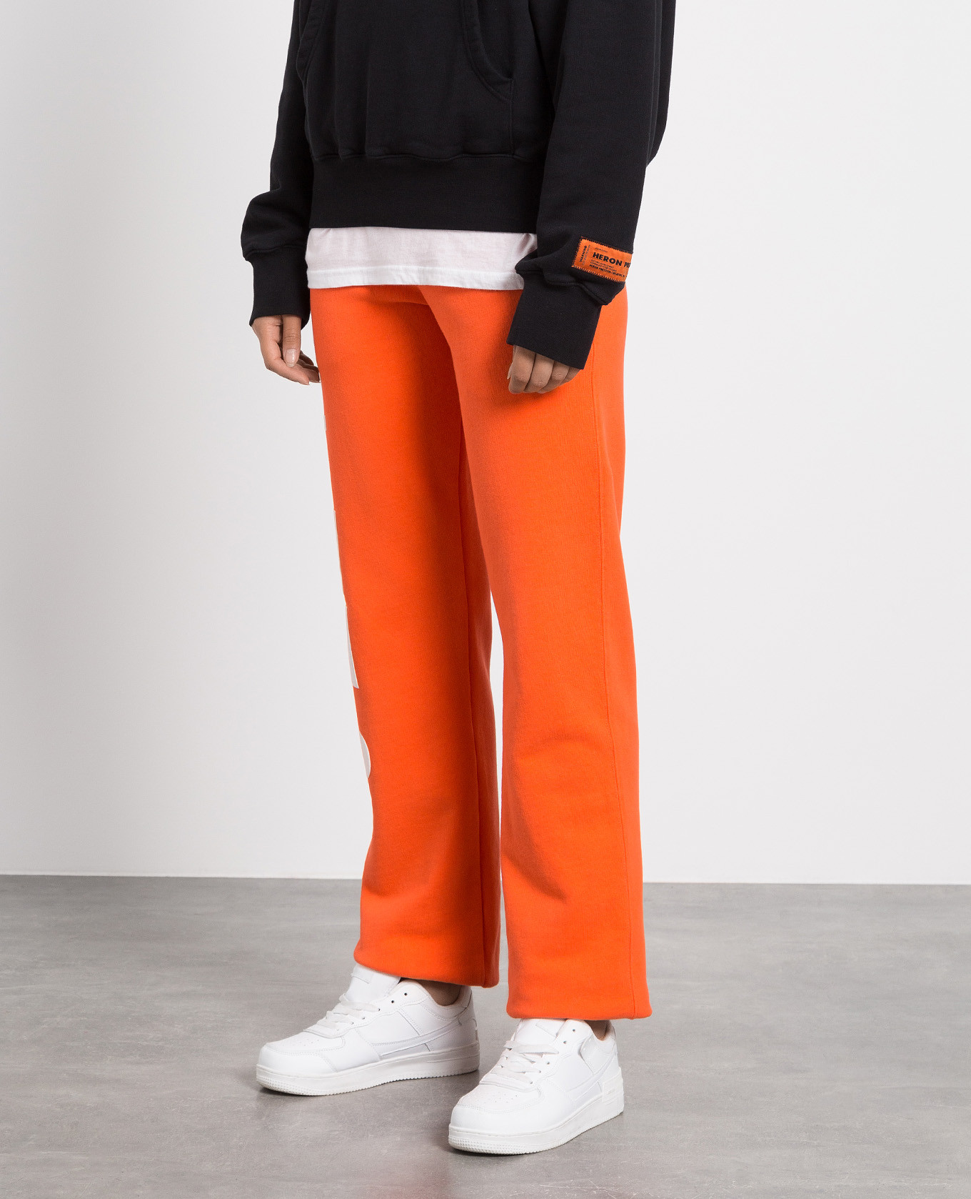Orange jogger with print style Heron Preston 3