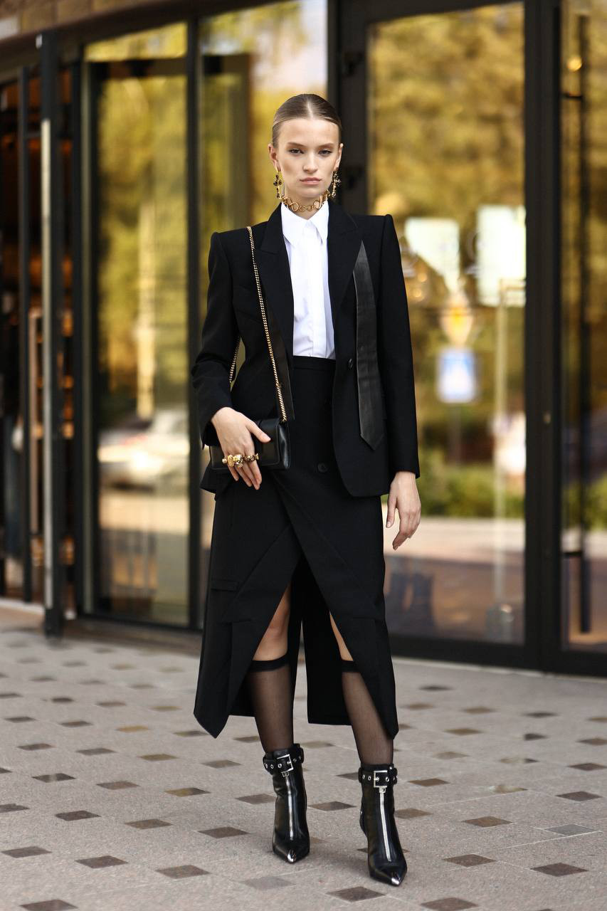 Black skirt made of wool in the form of an inverted jacket Alexander McQueen 6