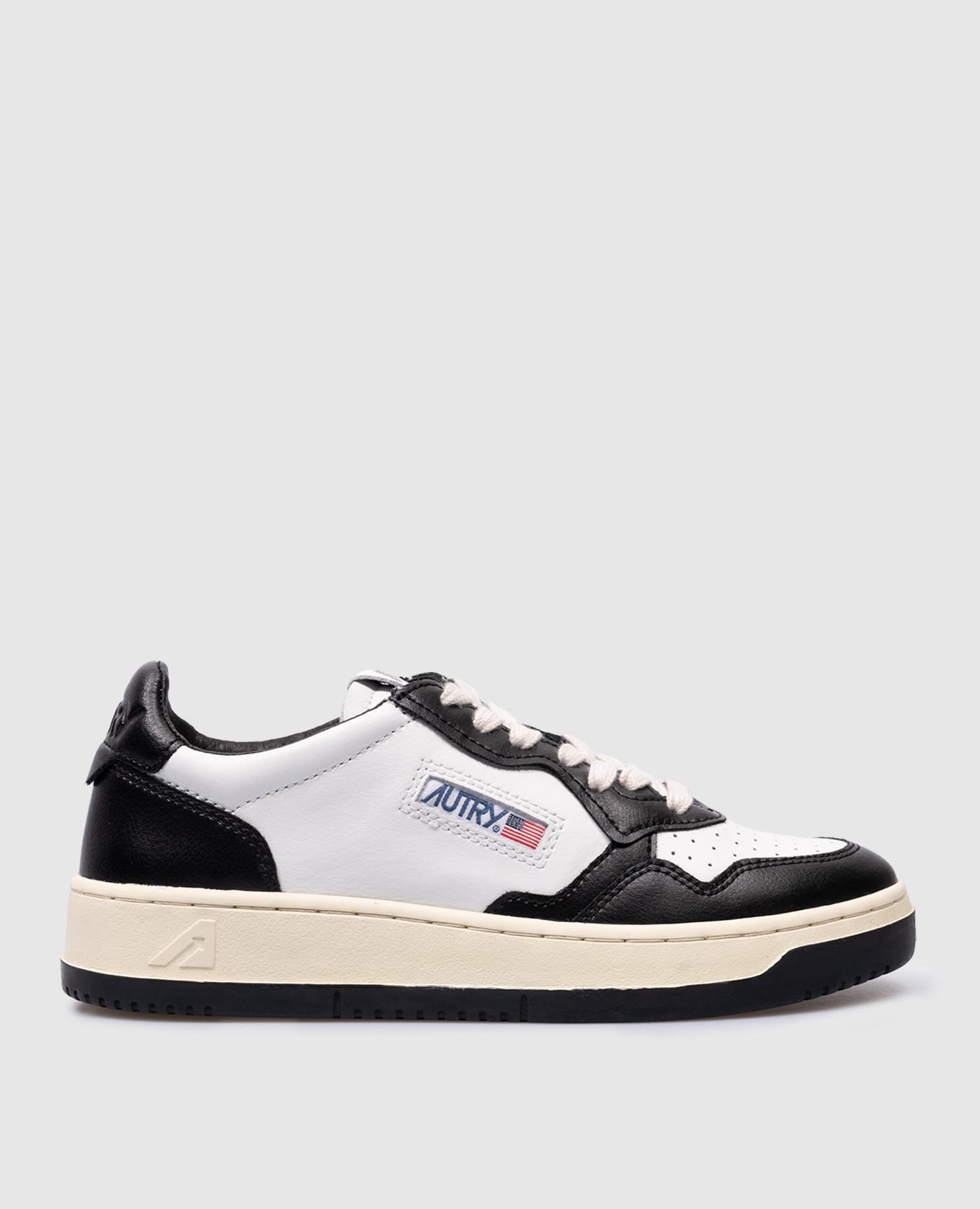 White leather medalist sneakers with logo autry